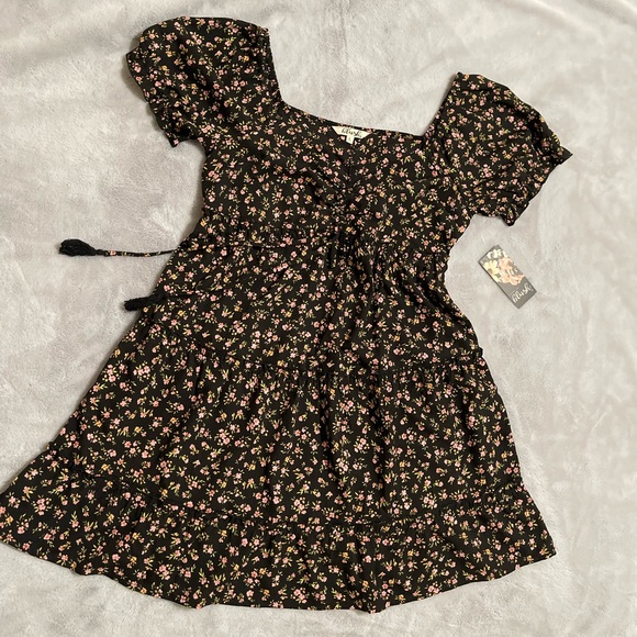 Hint of Blush Dresses & Skirts - Floral dress, cute for spring and going into the summer